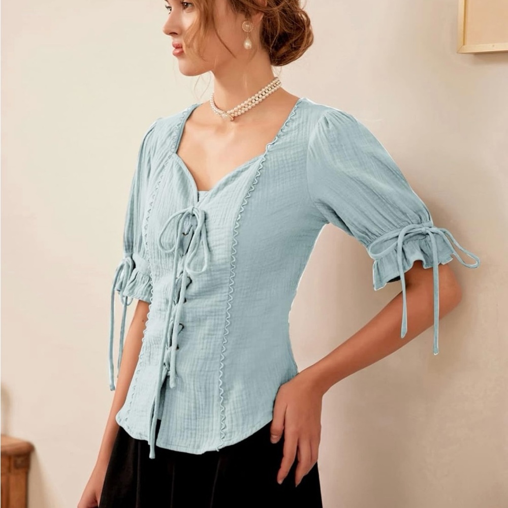 Women’s Renaissance Blouse - Picture 5 of 7
